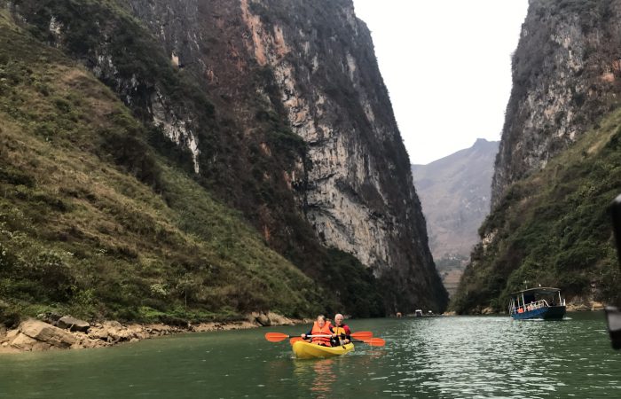 kayak at Nho que river- Ha Giang tour