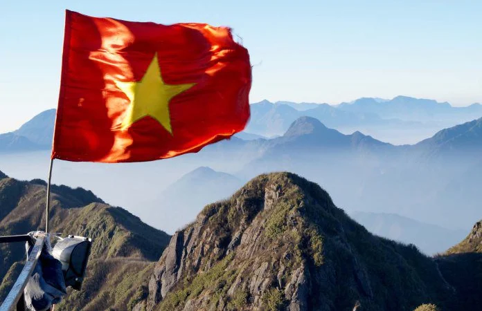 Trekking mountain fansipan