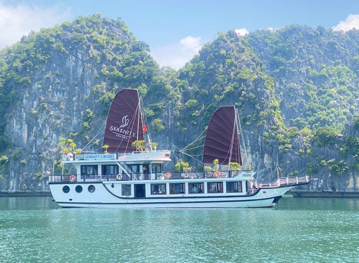serenity cruise in Lan Ha Bay