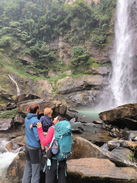 Hang de cho waterfall, Tram Tau-zonitrip