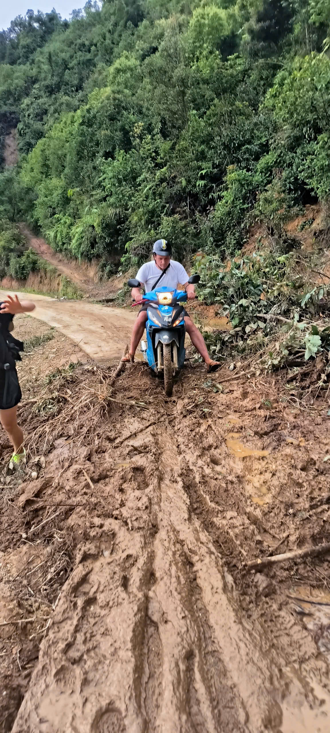 Trekking and Motorbike Mu Cang Chai- zonitrip